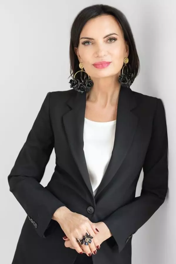 Aleksandra kocha czarne kwiaty