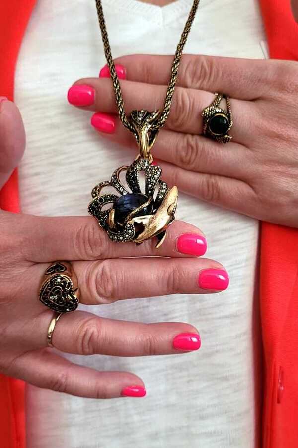 DO RÓŻOWYCH PAZNOKCI