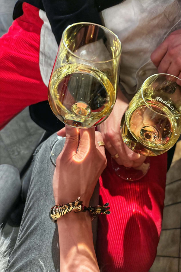 NIE MA TO JAK ZEBRANIE PRZY LAMPCE WINA