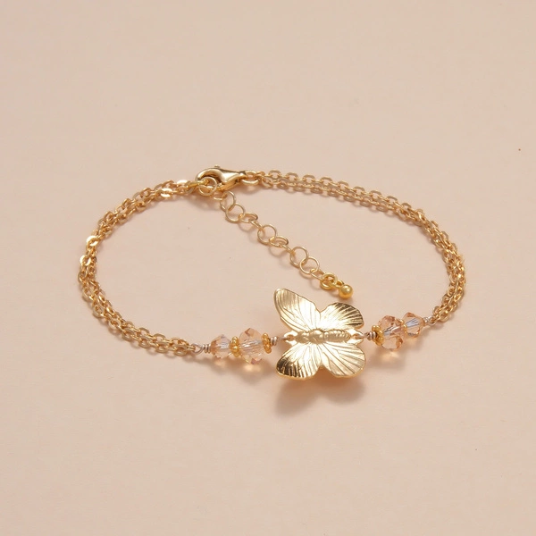 A nad nią lata motylek. Bransoletka na łańcuszku