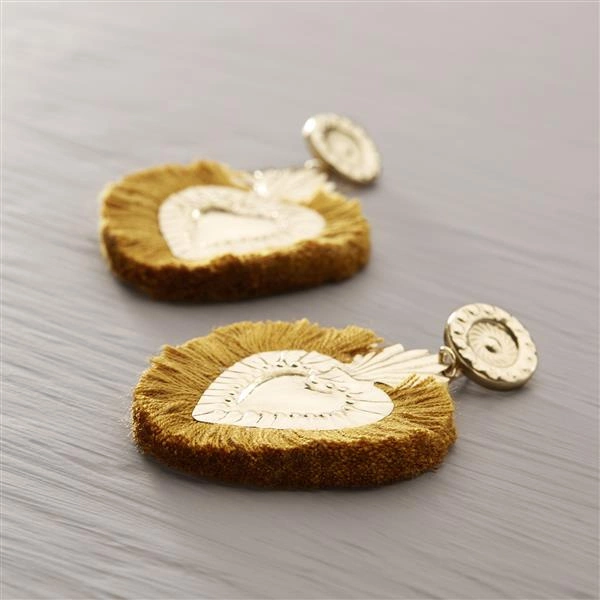 ME ENVUELVO EN ELLOS. Pendientes de corazones de oro