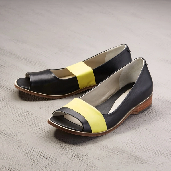 Czerń, klasa, energia. Baleriny z odkrytymi palcami r. 39