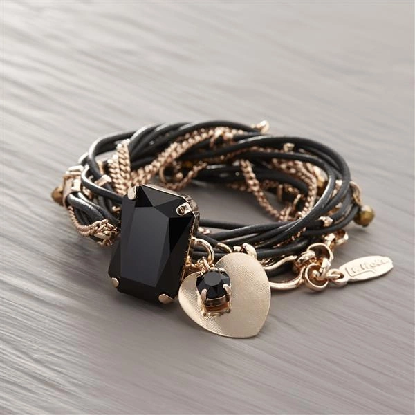 MADONNA NEGRA. Pulsera negra de cuero 