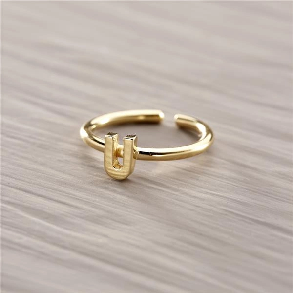 U - Ulka. Pierścionek z literką U