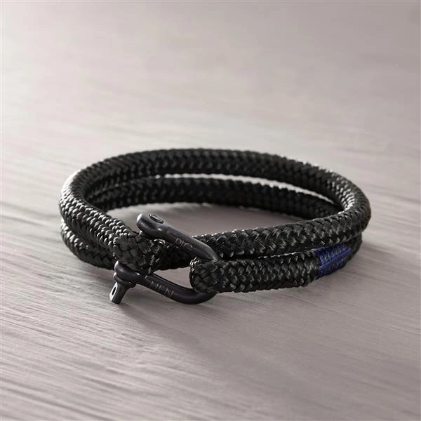 PARA UN HOMBRE CON PASIONES. Pulsera negra con grillete