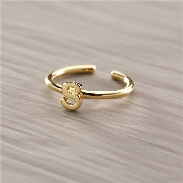 S - Sylwia. Pierścionek z literką S