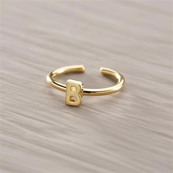 B - Basia. Pierścionek z literką B