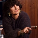 Złocony pierścionek z jadeitami, koralikami i kryształkami. TUTTI FRUTTI