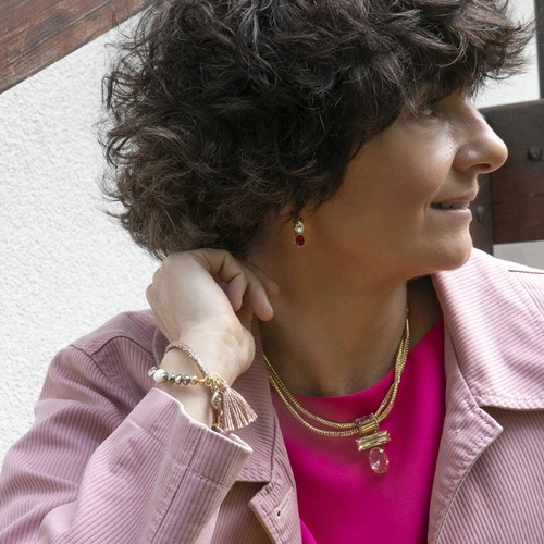 Kolczyki wiszące z rubinowymi i białymi kryształkami. BEZA Z TRUSKAWKAMI