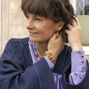 Długie kolczyki kryształowe w odcieniach różu i złota. WYZWOLIĆ EMOCJE