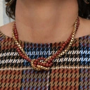 Naszyjnik z koralików w tonie czerwonej dalii i łańcuszka. GRONO CABERNET