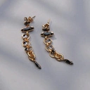 Złocone kolczyki z ogniwami i czarnymi i szarymi kryształami. DIAMENTY SĄ WIECZNE