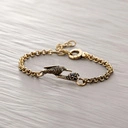 Bransoletka na łańcuszku z kolibrem i małym szafirem. SYMBOL SŁOŃCA