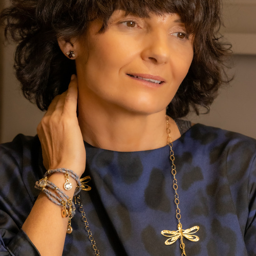 MOSCAS CON GRANATE. Pendientes tachuelas