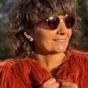 Wypukłe pozłacane kolczyki wkrętki z kryształkami. DROBNE MAGICZNE