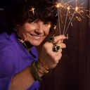 Sztywna złocona bransoletka z dekorem w formie łańcuchów. BASTIA