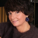 Złocone kolczyki z zawieszką w formie niebiesko-bordowej kropli. ROZTAŃCZONA NOC