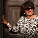 Złocona bransoletka pokryta białą i różową emalią. ISABELLA