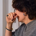 Złocona bransoleta z dekorem z akrylu w głębokim granacie. OCEAN POD GWIAZDAMI