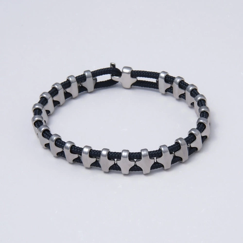 Bransoletka męska z czarnej liny żeglarskiej w pancerzu. MĘSKI ŚWIAT