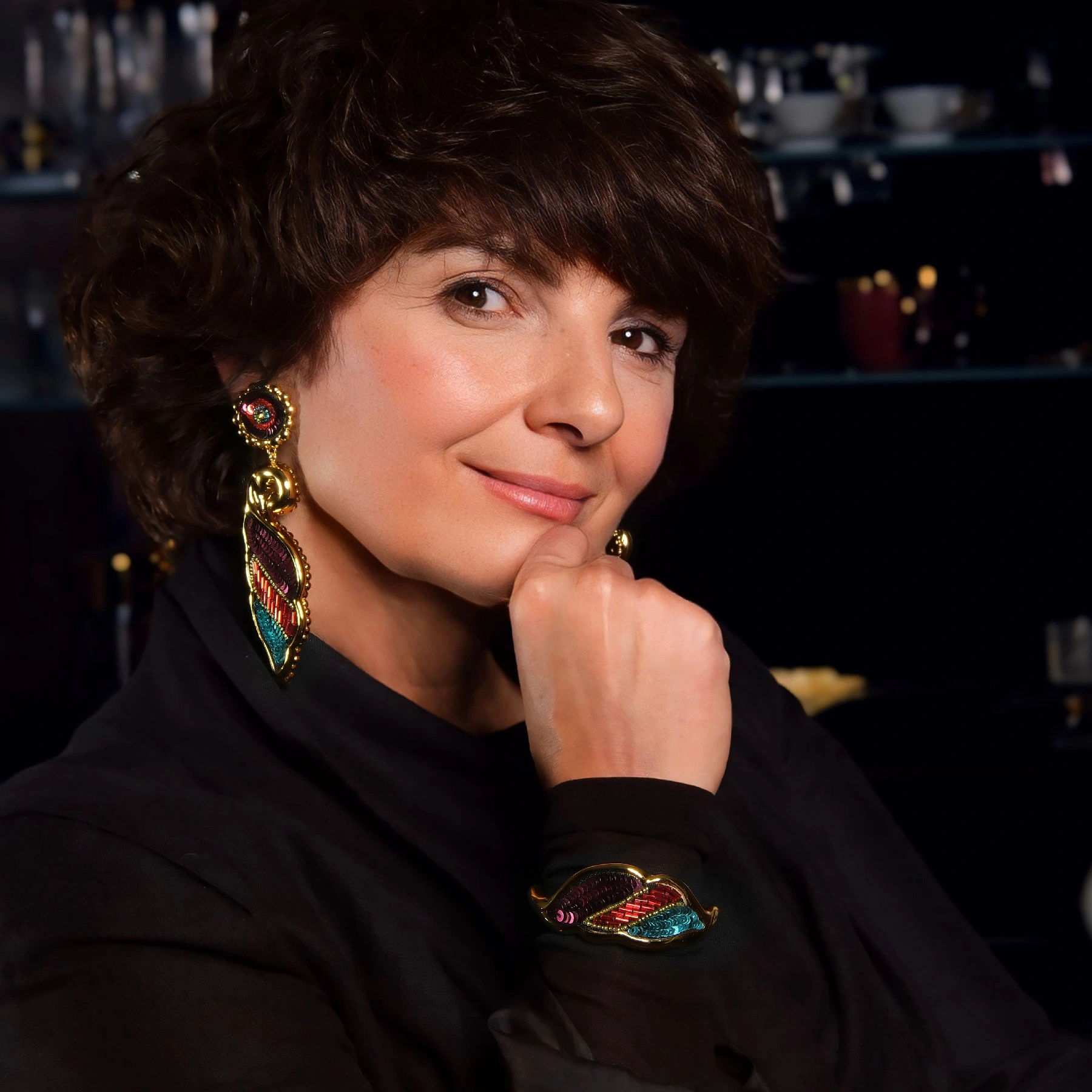 Złocone klipsy z rozetą i muszlą z cekinami i koralikami. OCEAN NAMIĘTNOŚCI