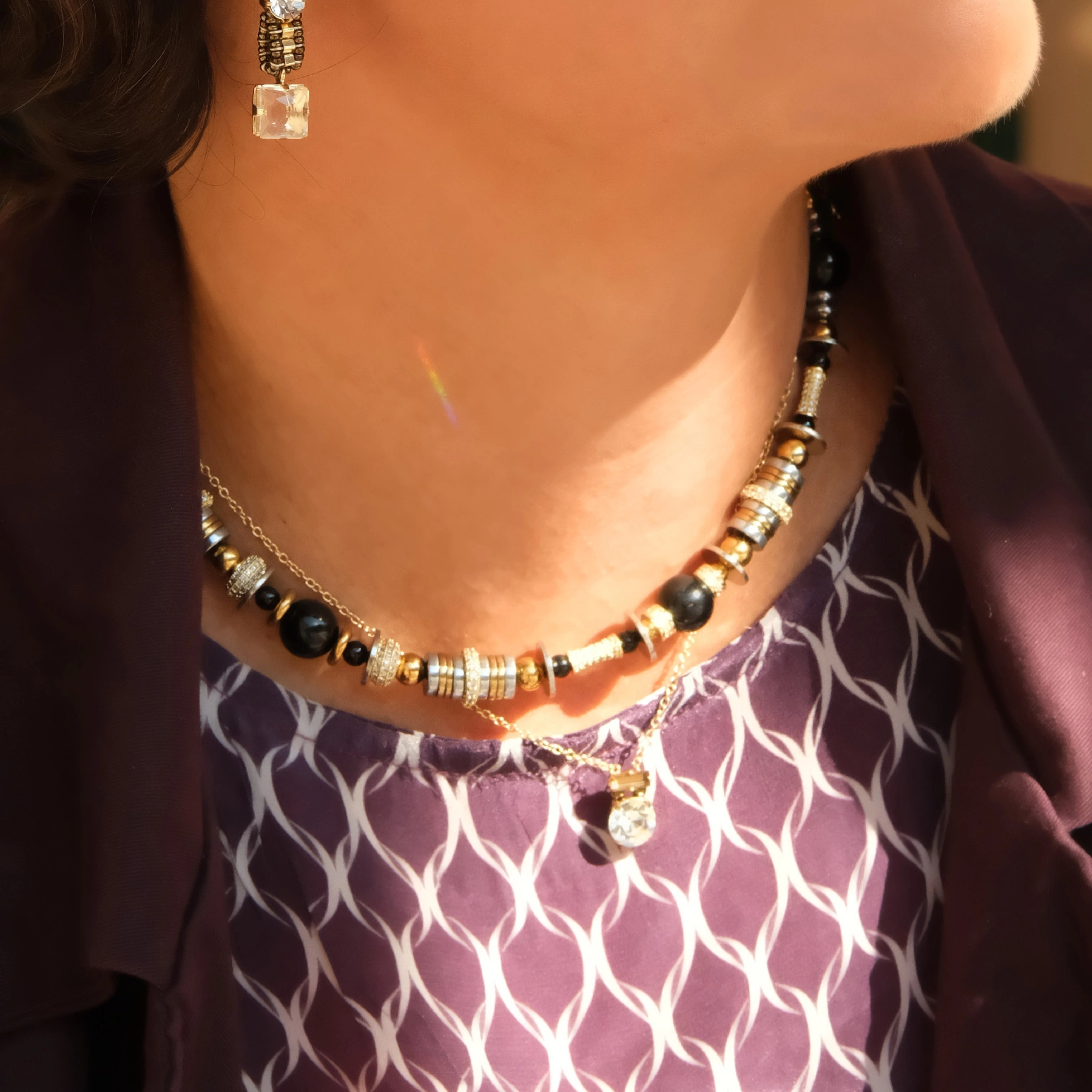 Zlocony naszyjnik z łańcuszka z zawieszką z kryształem. MRS ROBINSON