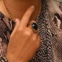 Pozłacany pierścionek z kryształem w morskim odcieniu. MEDIOLAN NOCĄ