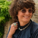 Pozłacany pierścień z błękitnym oczkiem i perełkami. KASIA