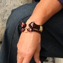 Złocona bransoletka z panterami w kolorze cabernet. SERENA