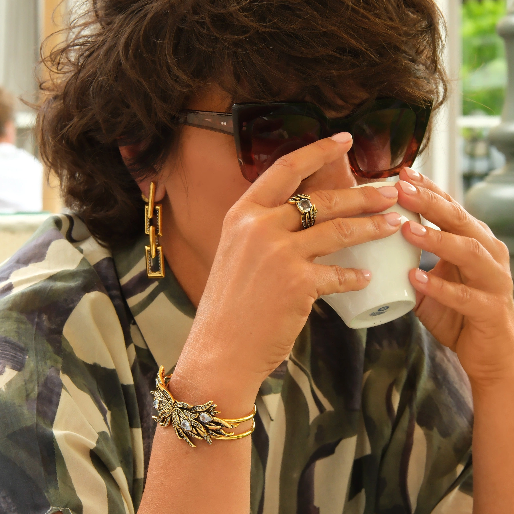 Pozłacane kolczyki w formie prostokątów z kryształami. TWÓJ CZAS NA BIS