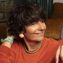 Zielony naszyjnik z koralików ze złotymi detalami. LETNIA ZIELEŃ