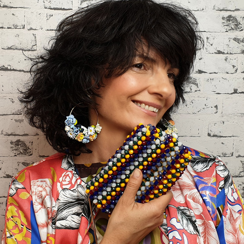 Kolczyki wiszące z błękitnymi kwiatami