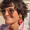 Długie kolczyki wiszące z brzoskwiniowymi płatkami. DOTYK MOTYLA