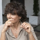 Pozłacany naszyjnik na łańcuszku z małymi krzyżami. PUNKOWY