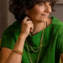 Drobne pozłacane kolczyki w kształcie zamkniętych kółek. PUELLA