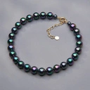 Krótki złocony naszyjnik z pereł w kolorze petrol. ZBLIŻAM SIĘ