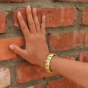 Bransoletka z inkrustowanych i pozłacanych ogniw ze stali. AVENUE MONTAIGNE