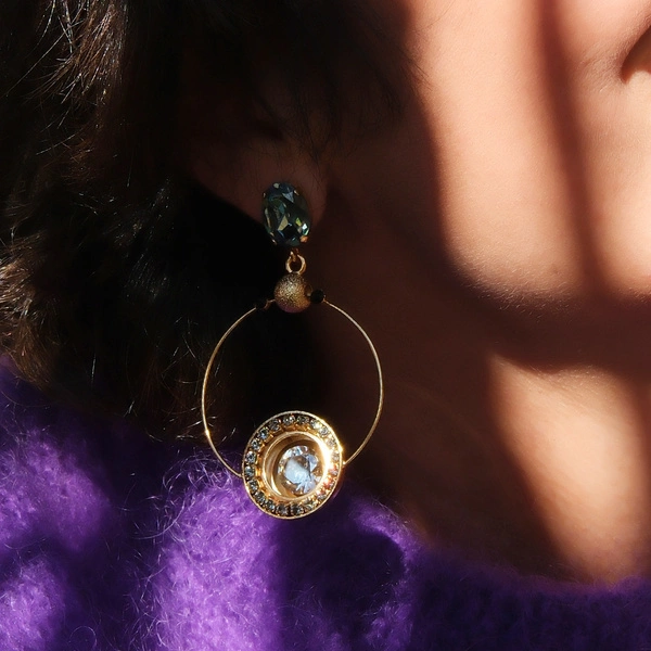 Złocone kolczyki koła z białym, morskim i szarymii kryształami. DROGA WENUS