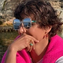 Pozłacane kolczyki z kwiatkiem emaliowanym na czerwono. CZERWONE MAKI