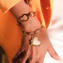 Pozłacany bransoletka z barokowym białym sercem. BIAŁE SERCE