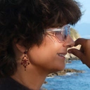 Kolczyki z rozetą i kwiatkiem z kryształami w kolorze cabernet. BUKIET AMARONE