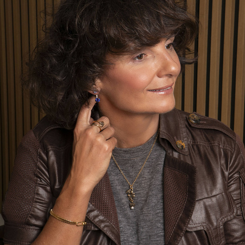 CÁLIDO - FRÍO. Pendientes debajo de la oreja