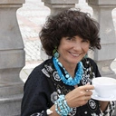 Wiiszące kolczyki z motywem liści i kwiatów z kamieni. SPOKÓJ