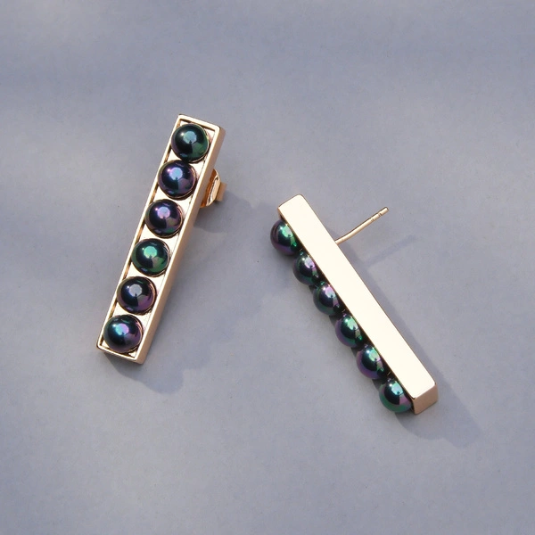 Złocone kolczyki ze szklanymi perłami w zieleni i fiolecie. DOTYK NOCY