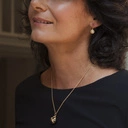 Wisiorek na łańcuszku z zawieszką z kulą ziemską. PODRÓŻ DO MARZEŃ