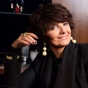 Pozłacany pierścionek z perłą i motywem muchy. BOUTON