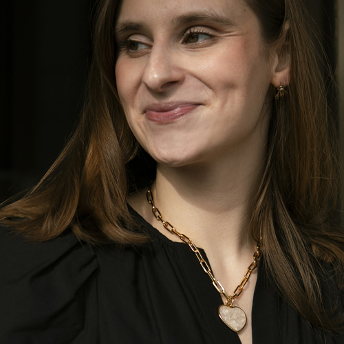 DULCE COMO LA MIEL. Pendientes tachuelas con motivo de abeja