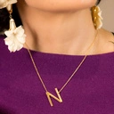 Złoty wisiorek na łańcuszku z zawieszką z literką N. N - NIEZAPOMNIANA