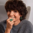 Złocony pierścień z owalnym zielonym kwarcem. HARCE Z KWARCEM