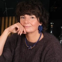 Naszyjnik z kobaltowych koralików i łańcuszka. KOBALT W SŁOŃCU